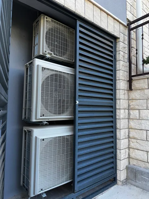 Split, Podstrana - Kuća sa tri stambene jedinice i pogledom na more 340m2