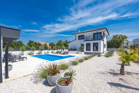 Istra, Krnica – Kuća s bazenom na parceli 780 m2