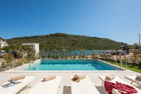 Rogoznica – Villa di lusso di 200 m2 sul mare