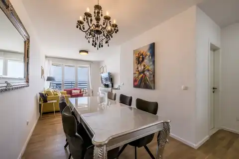 Split, Žnjan - Three-room apartment with a loggia and sea view