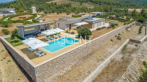 Hvar, Ivan Dolac - majetok v srdci ostrova 140 000m2