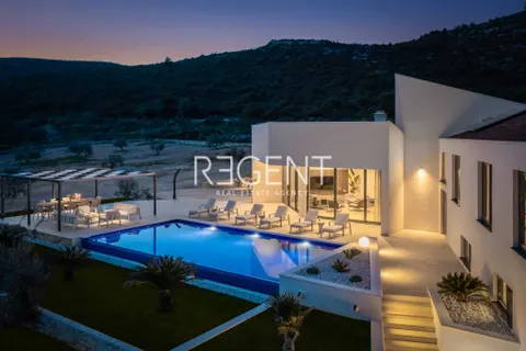 Trogir, Marina - luxusní vila v klidném prostředí, 6900m2