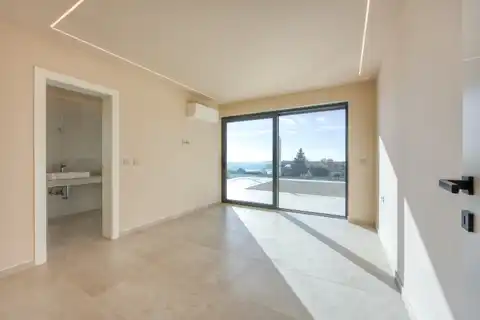 Poreč – Moderna vila s krovnom terasom