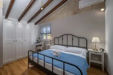 Zadar, Sv. Filip i Jakov - Rustikalna vila na zemljištu od 30.000 m²