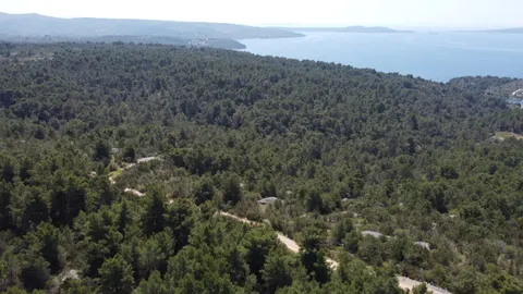 Brač, Sutivan - Poľnohospodárska pôda (24 504 m2) s možnosťou výstavby