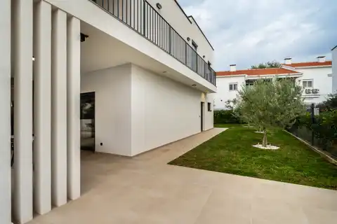 Poreč, okolica - vila 140m² s bazenom i jacuzzijem, useljiva