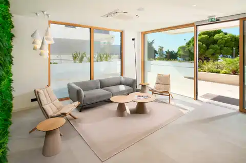 Split, Žnjan - Two-bedroom apartment with a loggia and a sea view