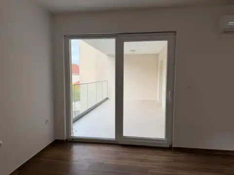 Čiovo, Okrug Gornji - Appartement une chambre, premier rang face à la mer