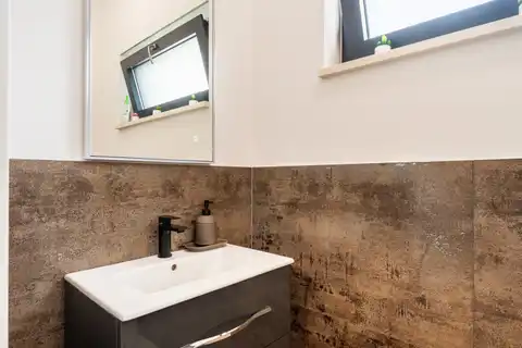 Poreč, okolica - vila 140m² s bazenom i jacuzzijem, useljiva
