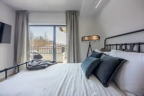 Istra, Svetvinčenat - Moderna vila s grijanim bazenom