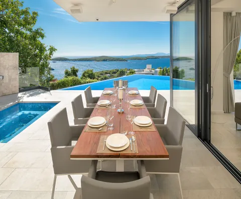 Hvar – Moderna vila s pogledom na more 195 m2