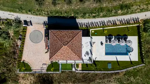 Villa 384 m² bei Buje – Pool, Blick und 832 m² Grundstück