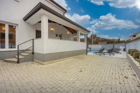 Parenzo, Vežnaveri – casa con due appartamenti