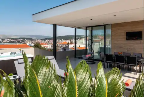 Trogir, Čiovo – Penthouse, 227 m² s 360° terasom i wellnessom