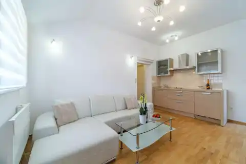 Brač, Sutivan - Kamena kuća