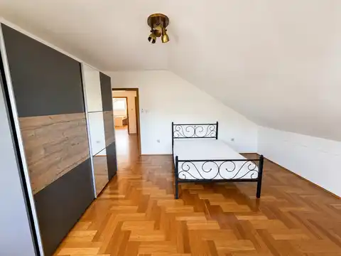 Dům 275 m² k pronájmu, Jazbina — zahrada, 2 garáže