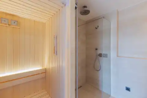 Zagreb, Nova cesta — četverosoban dvoetažni stan 164 m² s dvije garaže