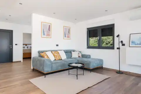 Трогир, Слатине - Двухкомнатная квартира с террасами и видом на море