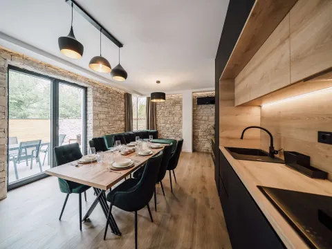 Zadar, Privlaka – Nově postavená kamenná-moderní vila