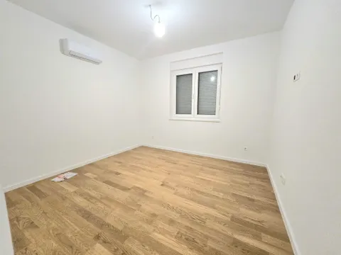 Sveta Nedelja, Kerestinec- Trosoban stan 100 m2