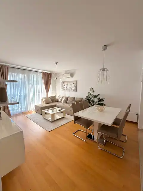 Split, Spinut - one-bedroom apartment with a garage and loggia near the center