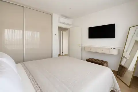 Vila 200 m², Pula — 3 spavaće sobe, grijani bazen, garaža, sauna