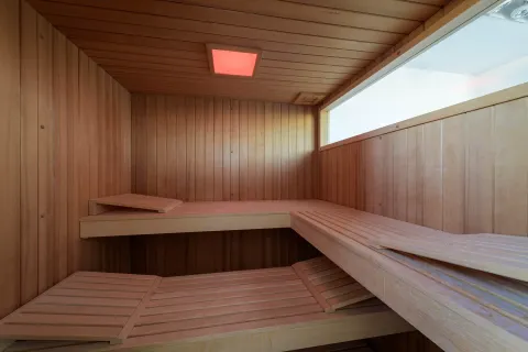 Zagreb, Petrova - Moderan penthouse s krovnom terasom i bazenom