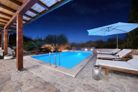 Rogoznica, Ražanj - Kamena villa s bazenom i pogledom na more