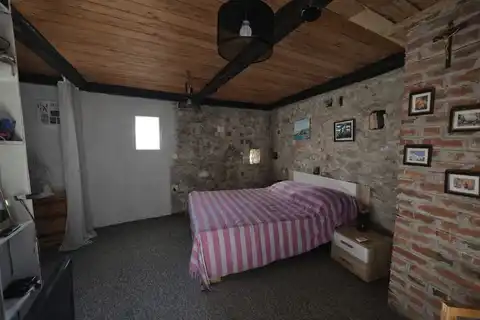 Turanj - Kamenný dom pri mori s dvorom