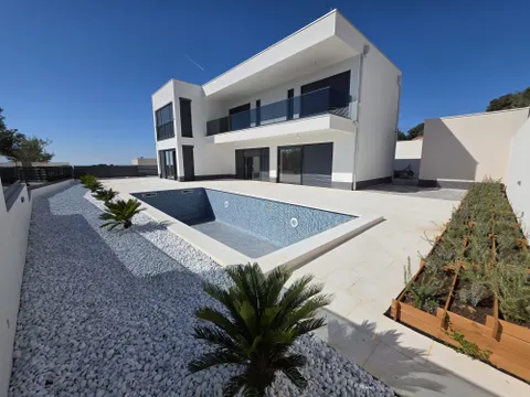 Trogir, Vinišće – Moderní nově postavená vila s bazénem 200m2