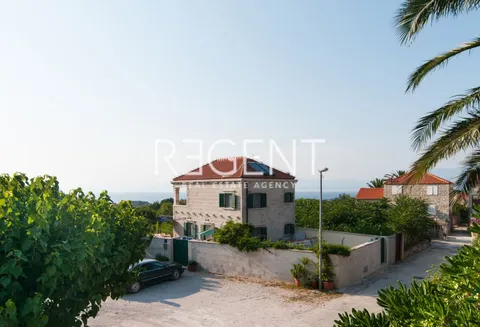 Brač, Mirca - kamenná vila s výhledem na moře, 300m2