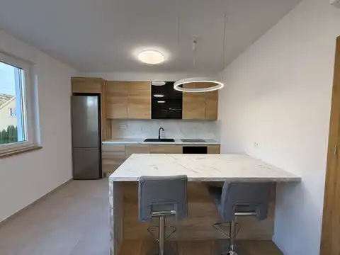 Záhřeb, Gračani – třípokojový byt se zahradou a garáží