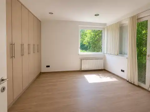 Facility 1,100 m² for rent, Buzin — office spaces, parking