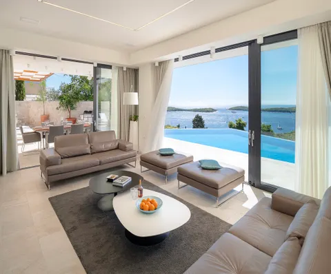 Hvar – Moderna vila s pogledom na more 195 m2