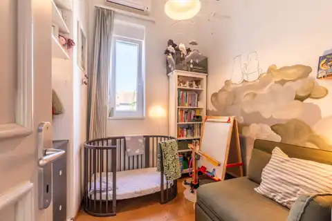 Zagabria, Città Bassa – Appartamento con tre camere, balcone e soppalco 79m2