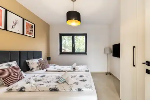 Poreč, okolica - vila 140m² s bazenom i jacuzzijem, useljiva
