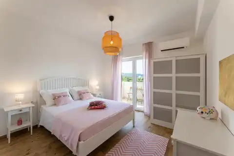 Maison avec piscine, 260m²