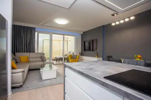 Split, Žnjan - Dvosoban stan sa loggiom i pogledom na more