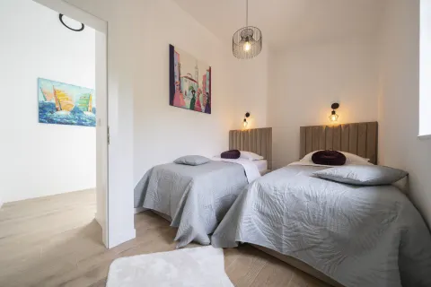 Zadar, Privlaka – Nově postavená kamenná-moderní vila