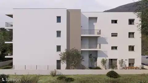 Trogir, Seget Donji - Trosoban stan s vrtom i terasama