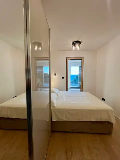 Split, Duilovo - Trosoban stan sa loggiom i pogledom na more