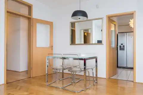 Zagreb, Maksimir - Dvosoban stan u urbanoj vili s parkingom