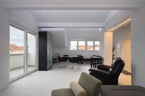 Zagreb, Malešnica - dvoetažan stan s parkirnim mjestom i vrtom