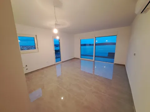 Trogir, Čiovo - Trosoban stan u novogradnji s pogledom na more, 75 m2