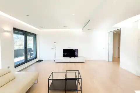 Ljubljana, Pantovčak - sodoben in prostoren apartma s pogledom na zelenje