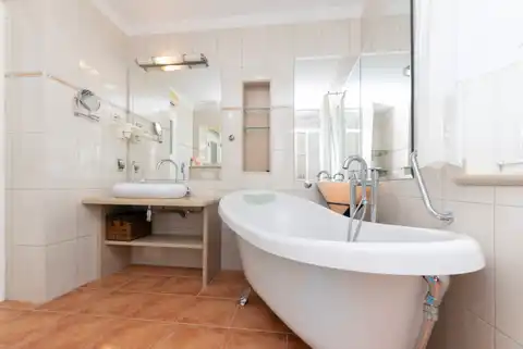 Brač, Mirca - kamenná vila s výhľadom na more, 300m2