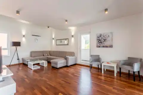 Podstrana - Three-room apartment with a terrace