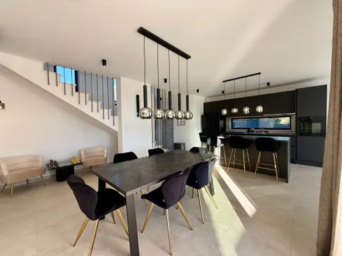 Spalato, Kaštela - Villa di lusso di 188 m2 con vista mare