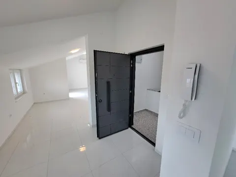 Crikvenica - Četverosoban stan s terasom 110 m2, novogradnja