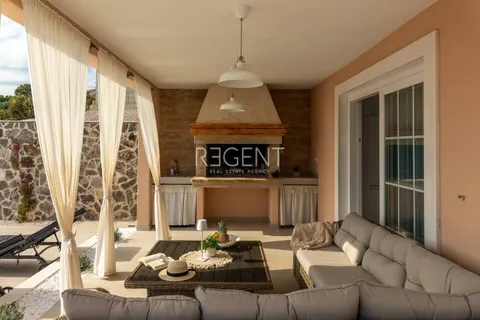 Rogoznica, Ražanj - autentica villa con vista mare